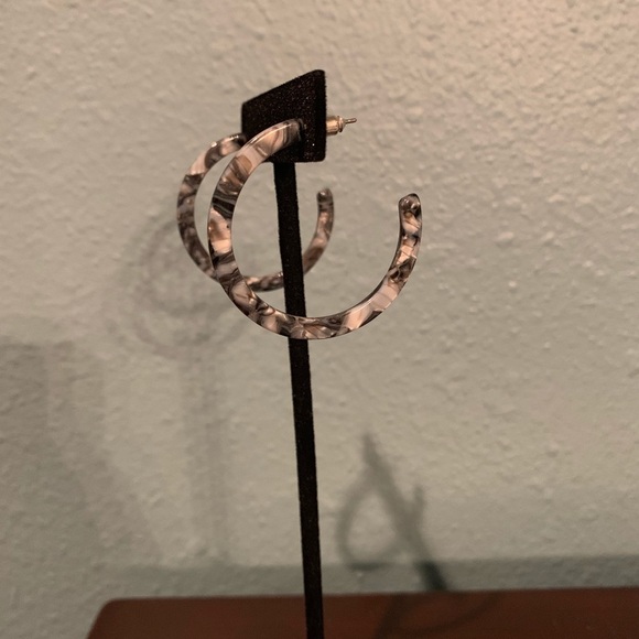 NWOT Hoop Earrings, 1.5 inches​ - Picture 4 of 4